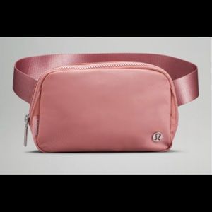 Lululemon everywhere belt bag